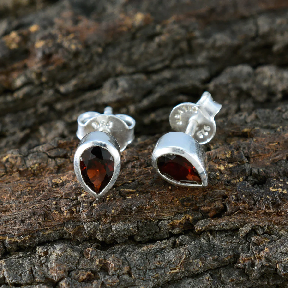 Garnet Korean Camila Solitaire Stud Red Silver Earring - Image 3