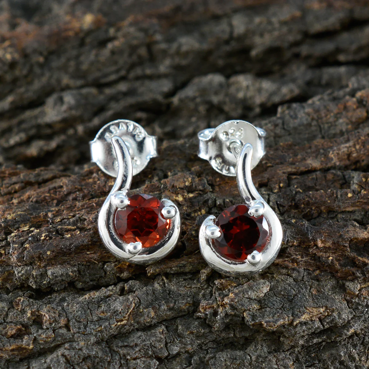 Garnet Turkish Carolina Solitaire Stud Red 925 Silver Earring - Image 3