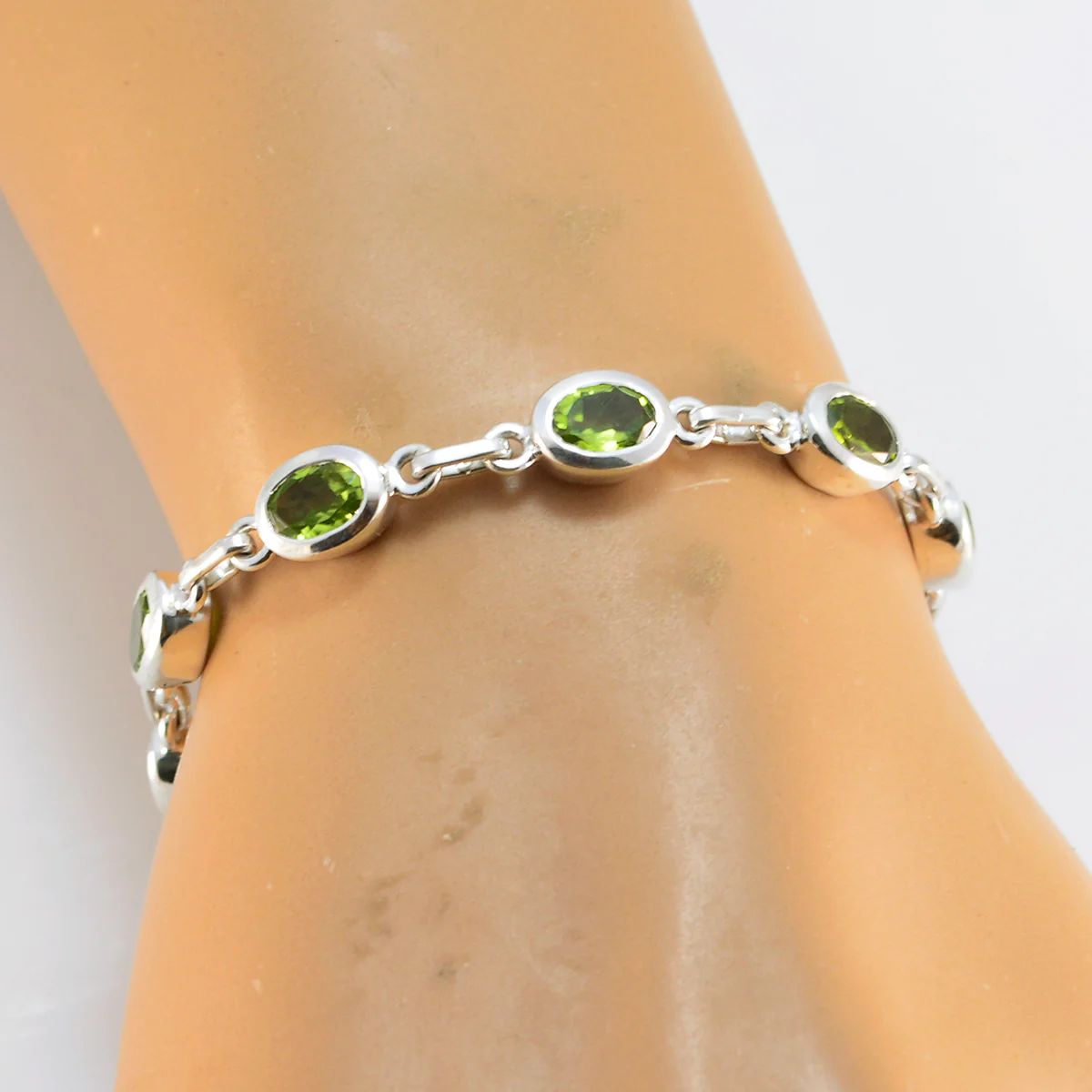Peridot Shopee 10.10 Slim Green Silver Links Bracelet - Image 4